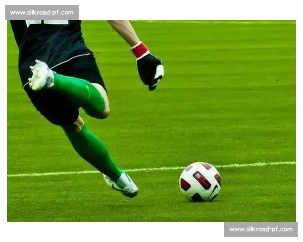 围绕远射能力打造的现代足球进攻体系与实战策略深度解析