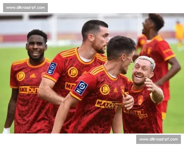 《全球足球盛宴:顶级赛事精彩回顾与球员故事深度解析》